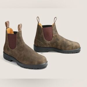Blundstone size 4, NWOT